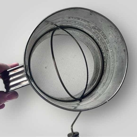 Antique Bromwell Measuring Sifter - 5 Cups - Picture 10 of 14